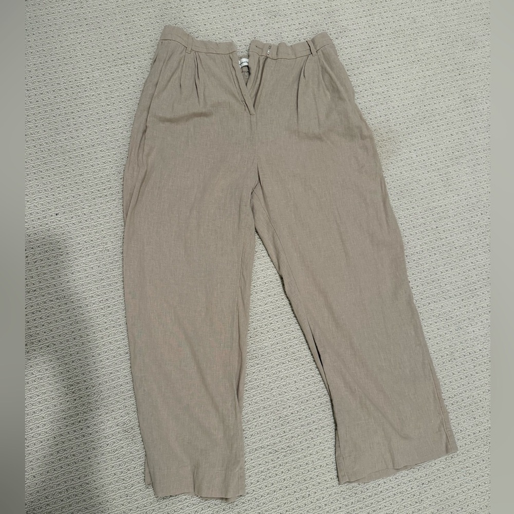 Abercrombie & Fitch Linen-Blend Tailored Wide Leg Pant - Picture 3 of 4